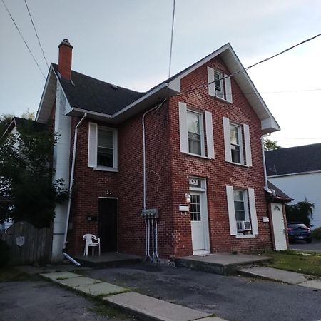 Cozy Downtown Two Bedrooms Free Parking Kingston Eksteriør billede
