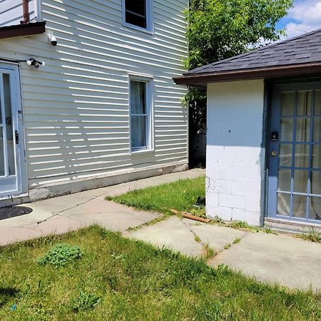 Cozy Downtown Two Bedrooms Free Parking Kingston Eksteriør billede