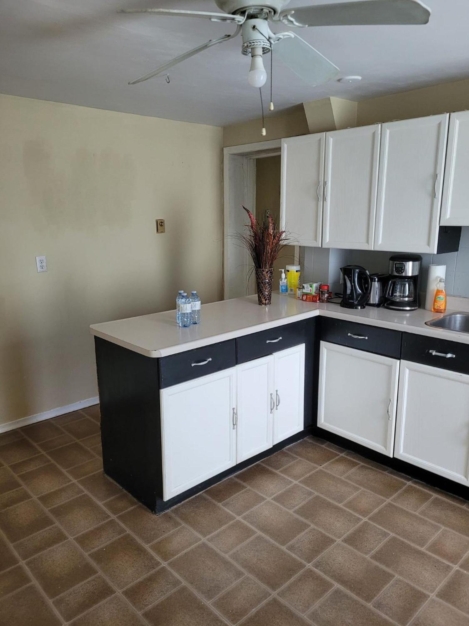 Cozy Downtown Two Bedrooms Free Parking Kingston Eksteriør billede